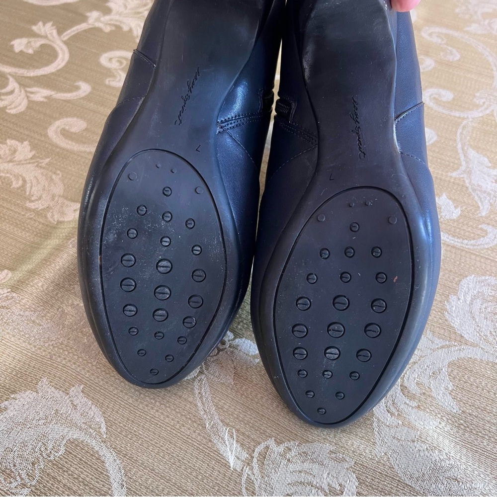 Womenโs booties zip up size 7W Easy Spirit Anti Gravity dark navy vegan - Picture 7 of 9